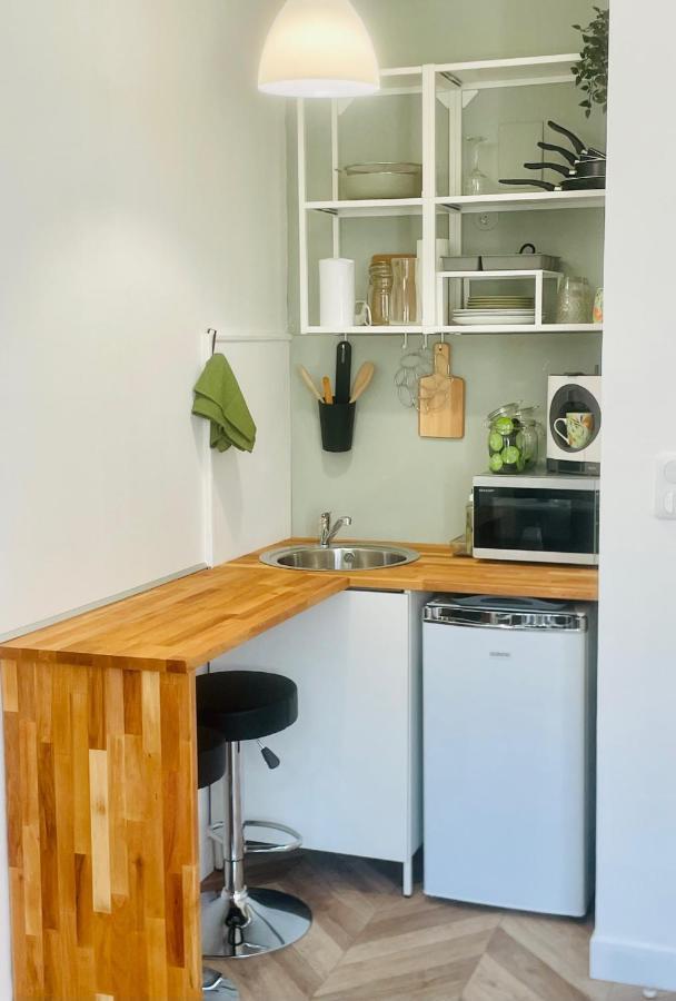 Le Tropical - Studio Avec Terrasse อองกูแลม ภายนอก รูปภาพ