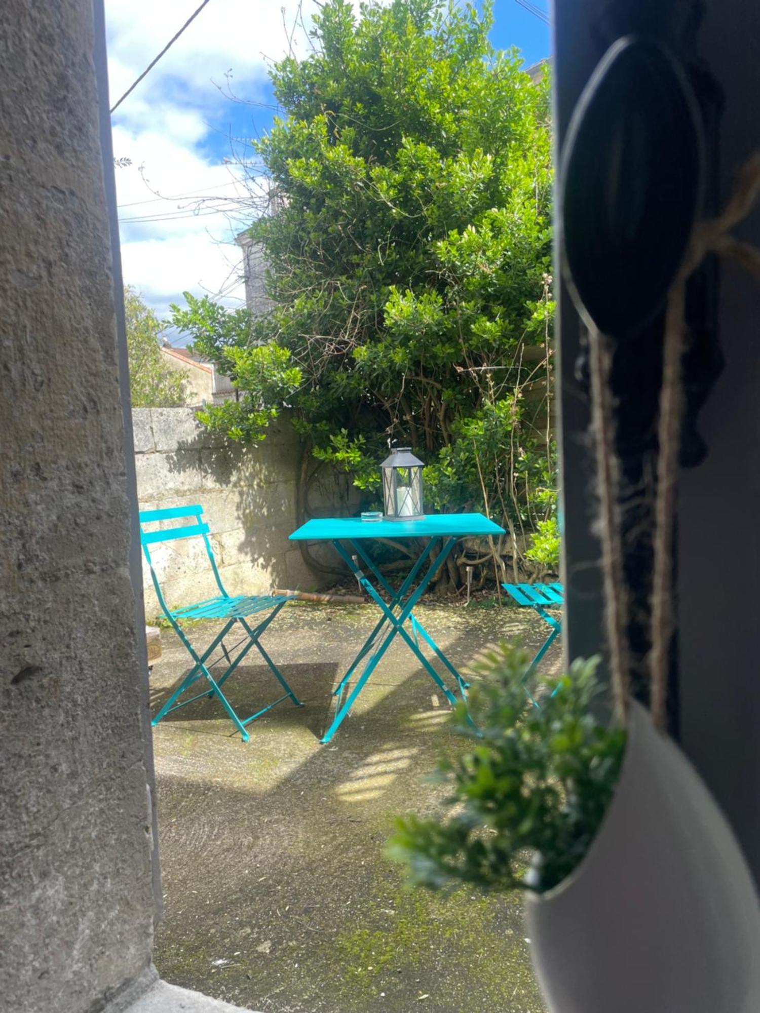 Le Tropical - Studio Avec Terrasse อองกูแลม ภายนอก รูปภาพ